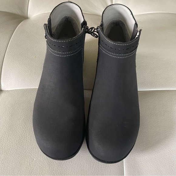 J Sport Jenna Black Ankle Booties size 8 - Picture 10 of 13